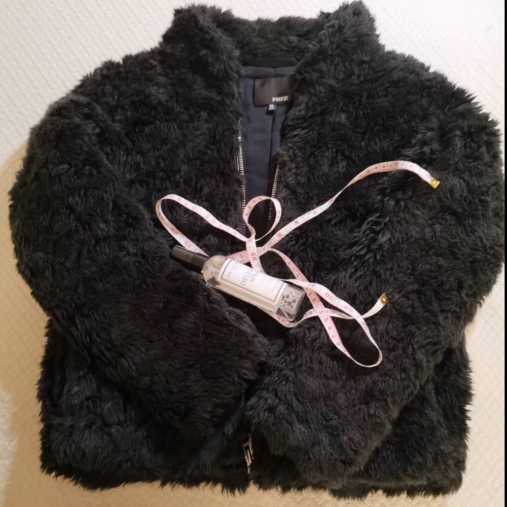 Aritzia Size XS Black coat